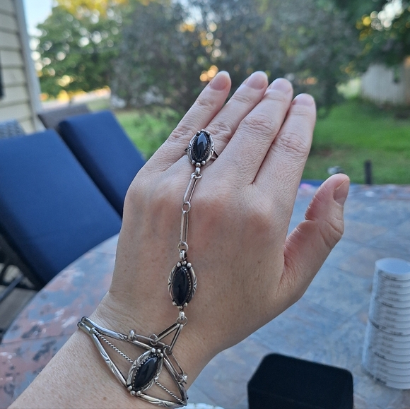Sterling Size 7 Black Onyx Slave Bracelet Navajo Signed Jaqueline Silver - Picture 2 of 13